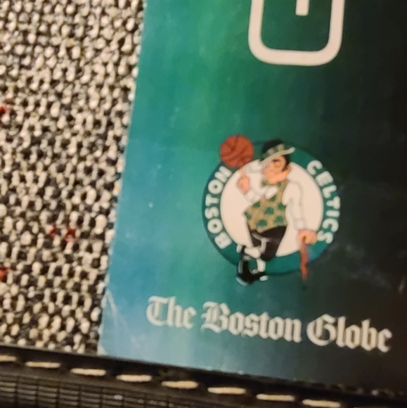 2010-2011 The Boston Globe Kevin Garnett (Hall of Fame) Small Poster. - Picture 3 of 5